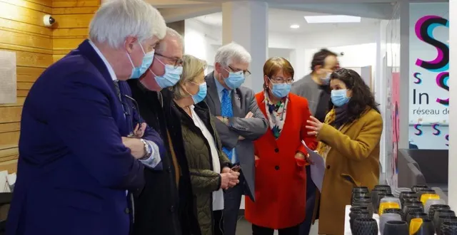 photo pascale daucourt, principale du collège, a conduit la visite au sein de l’établissement. &copy; le maine libre