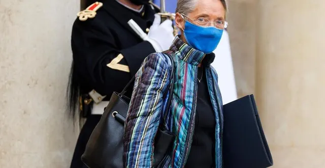 photo la ministre du travail élisabeth borne, le 6 janvier devant l’élysée, se dit davantage favorable à une « garantie jeunes universelle » plutôt qu’à une extension du rsa au moins de 25 ans. &copy; afp/ludovic marin
