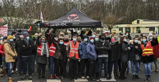 photo allonnes, mardi 12 janvier 2021. les salariés de l’adapei poursuivent leur mouvement. ils se sont rassemblés devant l’esat du bois-joli. &copy; photo le maine libre-denis lambert