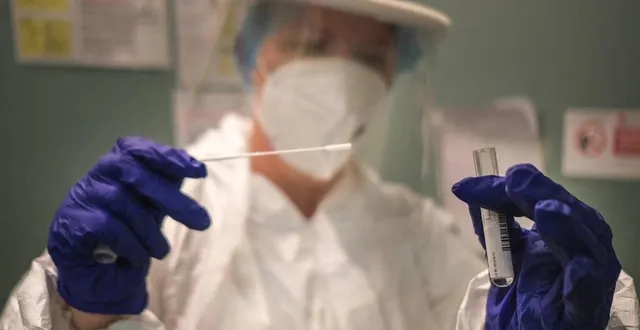 photo deux fois par semaine, l’agence régionale de santé des pays de la loire publie les données relatives à l’épidémie de covid en sarthe, et notamment le nombre de personnes testées positives. &copy; archives le maine libre / denis lambert