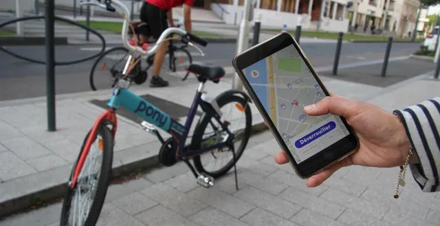 photo pony bikes permet de louer des vélos et des trottinettes électriques, selon un modèle économique original où des particuliers, appelés pony angels, peuvent acheter un engin pour le mettre à la disposition des autres, grâce à un système de location. &copy; archives ouest-france