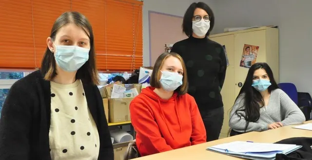 photo lola, coline et kimberley, avec élodie touchard (debout). absente sur la photo philomène. &copy; le maine libre