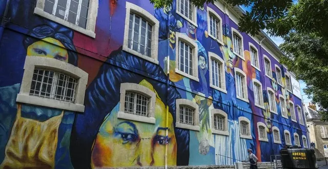 photo plusieurs œuvres ont déjà été peintes sur les murs de la ville ces dernières semaines dans le cadre du festival plein champ. &copy; photo archives le maine libre – denis lambert