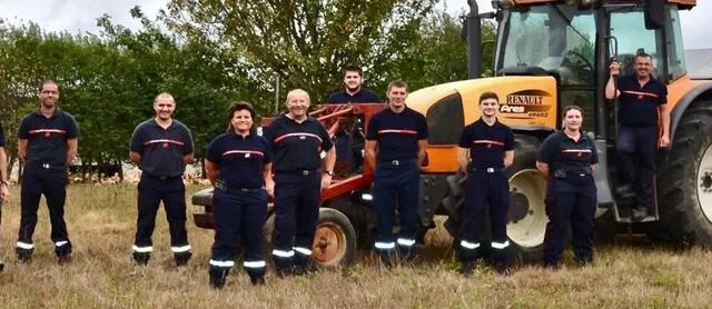 photo les sapeurs pompiers volontaires au complet. &copy; ouest-france