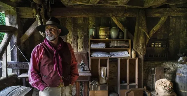 photo garrett collectionne plein d’objets du xixe siècle pour son « far west ». &copy; photo archives le maine libre – denis lambert