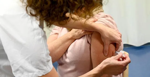 photo les personnes de plus de 75 ans et celles risquant de contracter une forme grave du covid peuvent prendre rendez-vous pour se faire vacciner. &copy; archives ouest-france