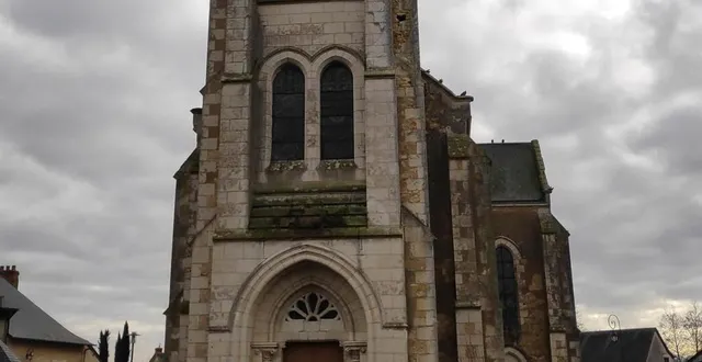 photo sylvain poirrier, maire, au pied de l’église. des travaux d’urgence et de sécurisation devraient débuter prochainement. &copy; ouest-france