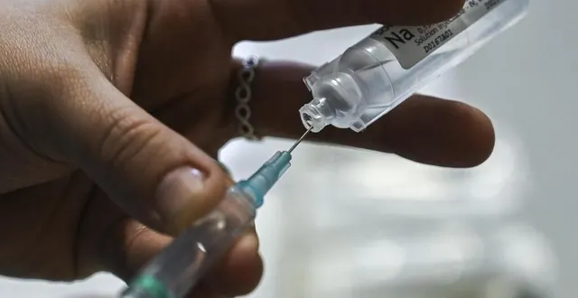 photo la campagne de vaccination a démarré lundi dans les centres de vaccination. &copy; le maine libre – denis lambert