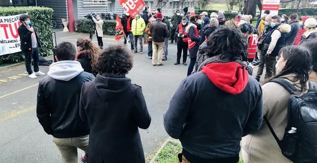 photo devant une assemblée composée d’étudiants, d’enseignants et de militants, les organisations syndicales ont demandé au gouvernement la mise en place d’un plan d’aide d’urgence. &copy; ouest-france