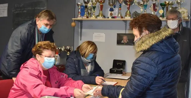 photo une matinée pour s’acquitter de sa cotisation et récupérer le programme. &copy; le maine libre