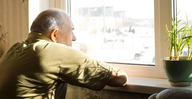 photo en l’absence d’un centre de vaccination à sablé-sur-sarthe, les aînés désespèrent de pouvoir recevoir l’injection. &copy; kolotype – fotolia