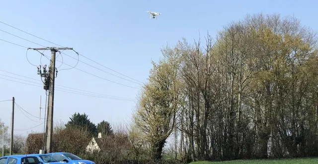 photo les équipes enedis ont été à pied d’œuvre tout ce jeudi 21 janvier 2021 au cours de l’après-midi. &copy; archives le maine libre