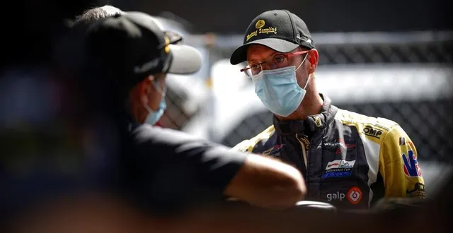 photo masque obligatoire pour les pilotes à daytona (floride) où le public est autorisé à assister à la grande classique américaine. &copy; lat -levitt