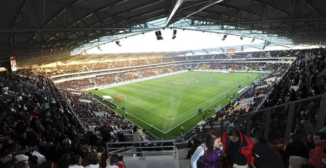 photo un stade surdimensionné pour une ville et une équipe n’ayant pu se maintenir dans les rangs professionnels. &copy; archives le maine libre – hervé petitbon