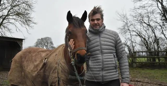 photo franck lemuet en compagnie de pop star, la mère de diable de vauvert qui participe à l’édition 2021 du prix d’amérique. &copy; ouest-france