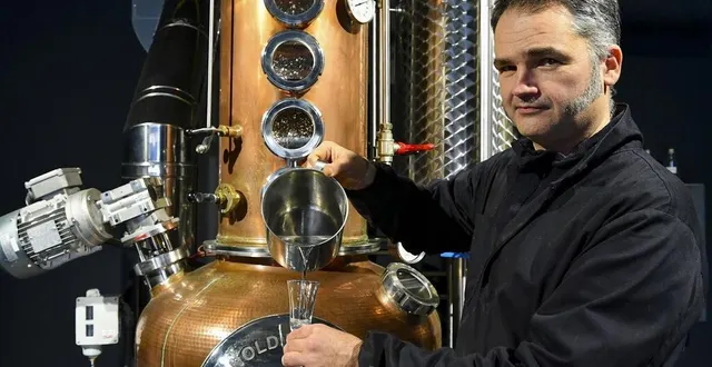 photo le mans, vendredi 29 janvier 2021. emmanuel viton, ici devant le magnifique alambic arnold holstein, a débuté la distillation du whisky qui va durer quatre à cinq jours. &copy; le maine libre – yvon loue