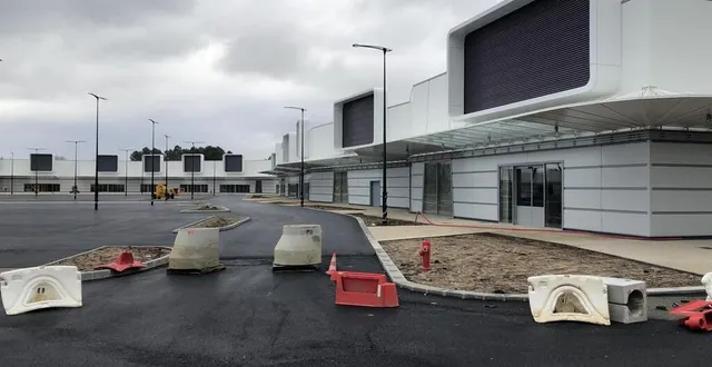 photo le futur centre commercial de maine street, face à family village. &copy; ouest-france