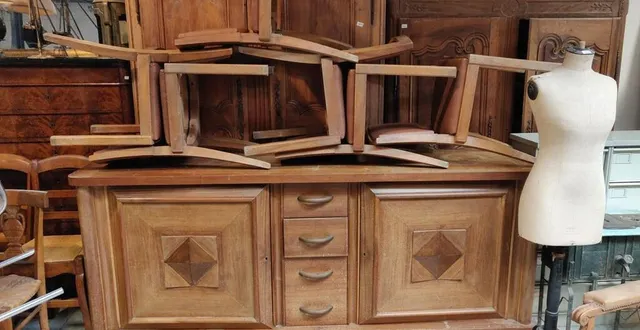 photo pas de trésor caché dans cette vente courante à alençon (orne), mais beaucoup de mobilier à découvrir. &copy; dr