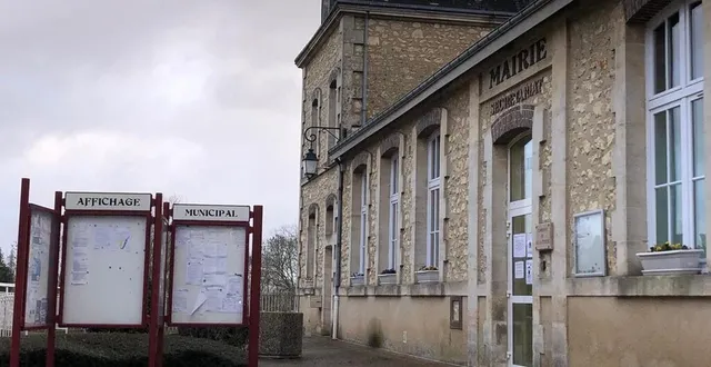 photo la mairie de val-au-perche. &copy; val-au-perche