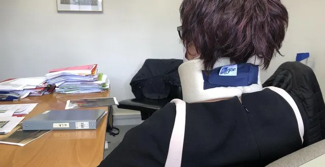 photo natalia a été agressée dans le quartier des glonnières, au mans. depuis, elle porte une minerve.