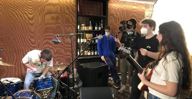 photo invité par le collectif fertois du rafiot keetang, le groupe lyonnais johnnie carwash s’est produit au manoir du lys, le restaurant étoilé de bagnoles-de-l’orne, samedi 6 février 2021. &copy; ouest-france