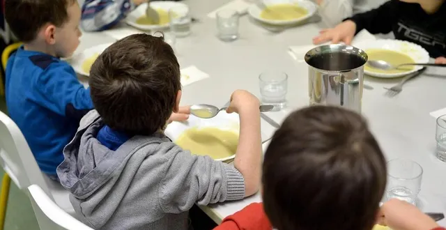 photo depuis ce lundi 8 février, des repas froids sont servis par roulement à un groupe d’élèves dans quatre établissements de la cua. (photo d’illustration) &copy; archives ouest-france