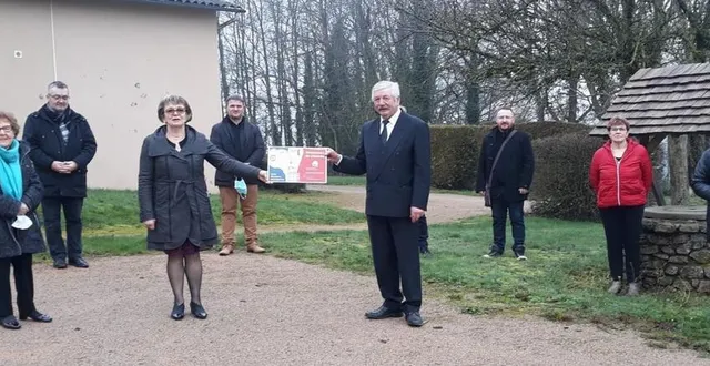 photo les ciraliens pourront admirer cette plaque dès qu’elle aura été encadrée et exposée en mairie. &copy; ouest-france