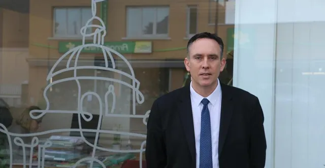 photo  thierry cozic, sénateur de la sarthe, a ouvert une permanence parlementaire au 48, avenue nationale, à arnage, près du mans.  &copy;  ouest-france 