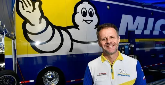 photo  aux dernières 24 heures de daytona, tony ménard a croisé la route d’un autre sarthois, le pilote sébastien bourdais.  &copy;  michelin 