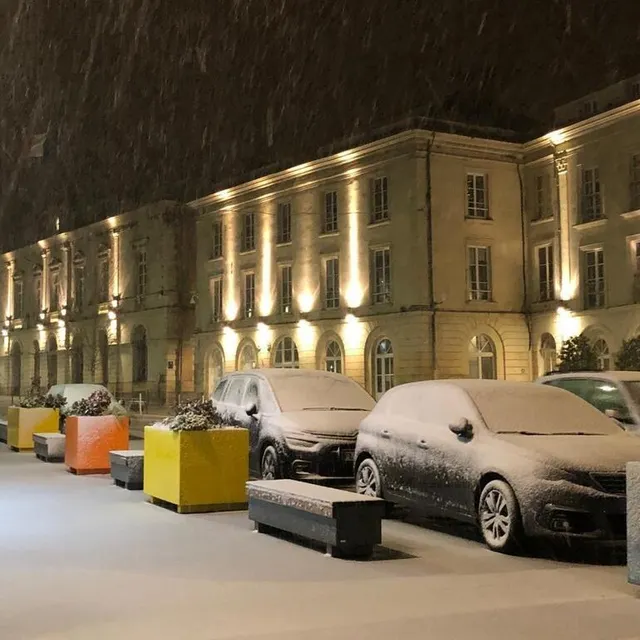 photo a sablé, la neige a commencé à tomber vers 18 heures et de façon plus soutenue à partir de 19 heures.  ©  photo le maine libre