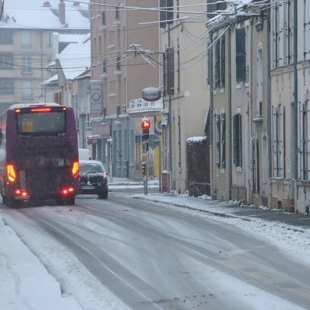 photo le mans, mercredi 10 février 2021. la circulation s’avère très difficile sur les axes secondaires, en campagne. mais aussi en ville.  ©  ouest-france
