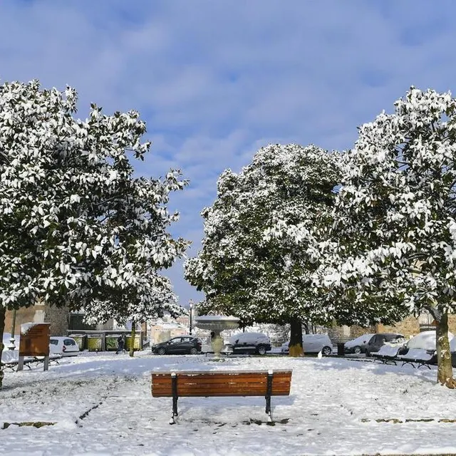 photo place du pilier rouge, dans le vieux mans.  ©  yvon loue