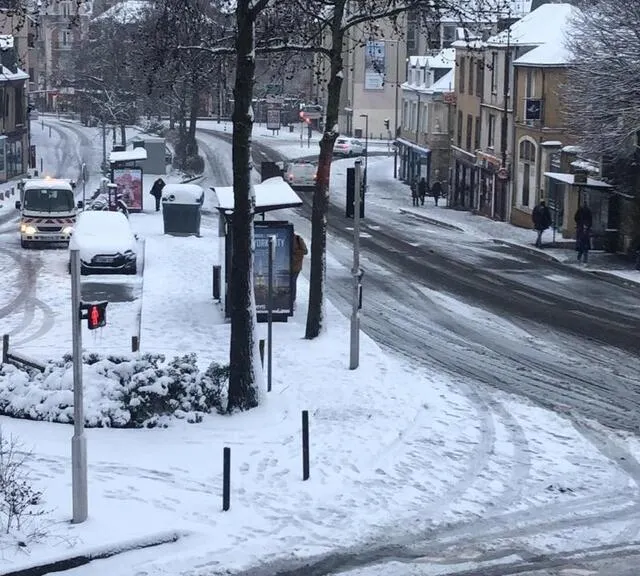 photo place de l'eperon, au mans : aucun bus ne passait ce mercredi matin.  ©  le maine libre