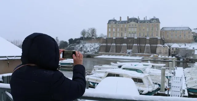 photo  quelques courageux saboliens ont bravé le froid pour immortaliser ce décor de plus en plus rare.  &copy;  ouest-france 