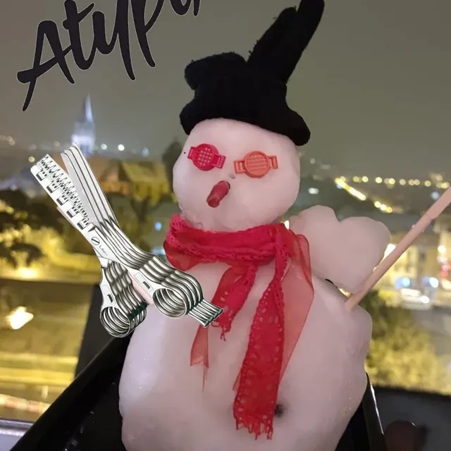 photo un bonhomme de neige pour le moins original, concocté par une coiffeuse et sa fille.  ©  atypik coiffeuse – facebook