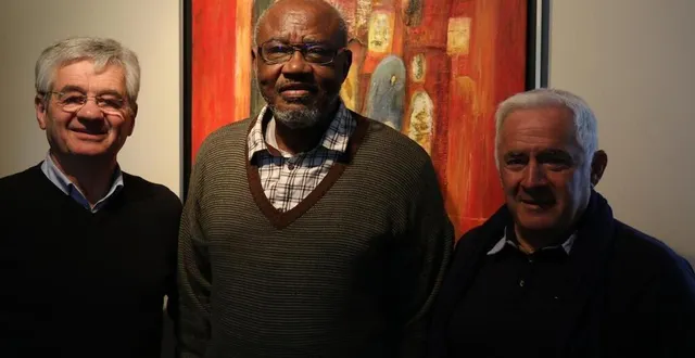 photo  jean-yves bône, président de l’association « aider un enfant à dano », fulgence somé, représentant à dano et francis brulon, vice-président, ont de quoi être fiers des 15 000 repas servis aux collégiens en trois ans.  &copy;  archives le maine libre 