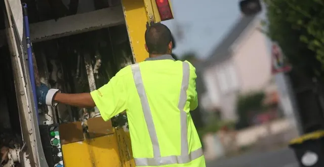 photo  les rippeurs de l’agglomération du mans termineront les tournées inachevées, d’ici samedi à midi.  &copy;  archives ouest-france. 