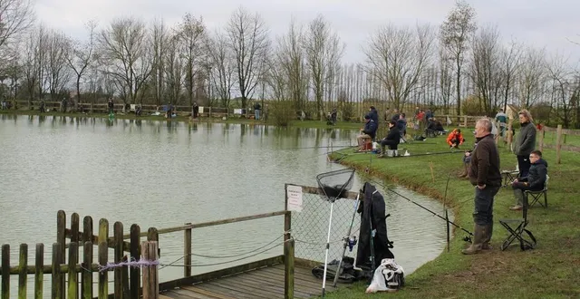 photo  les pêcheurs sont impatients de se réinstaller autour du plan d’eau de saint-rémy-des-monts.  &copy;  archives le maine libre 