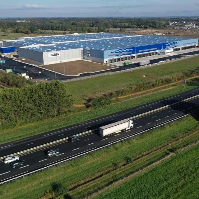 Construite sur 70 000 m² le long de l’autoroute A11 à Verrières-en-Anjou, la nouvelle plateforme logistique d’Action a été mise en service au début du mois d’octobre 2020. Archives CO – Josselin Clair photo construite sur 70 000 m² le long de l’autoroute a11 à verrières-en-anjou, la nouvelle plateforme logistique d’action a été mise en service au début du mois d’octobre 2020. © archives co – josselin clair