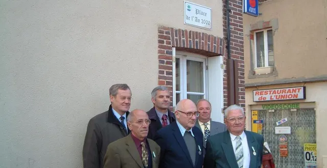 photo  frère pierre (au centre) a été conseiller municipal, de 1983 à 2008.  &copy;  ouest-france 