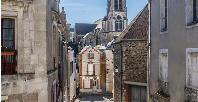 photo  les bâtiments situés dans les rues du centre ancien protégé de sillé peuvent bénéficier de subventions pour des travaux de restauration.  &copy;  ouest-france 