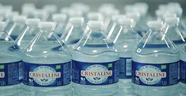 photo  la production d’eau cristaline à la ferrière-bochard en 2022 est compromise par le projet d’épandage de résidus de méthanisation à proximité des forages d’eau de source.  &copy;  groupe alma 