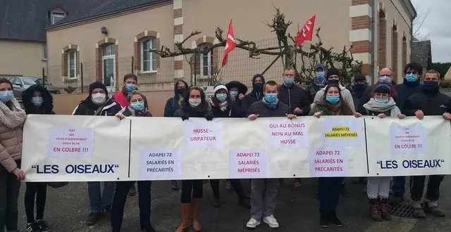 photo  des agents de l’adapei 72 souhaitaient rencontrer des cadres de la direction, mardi à thoiré.  &copy;  le maine libre 