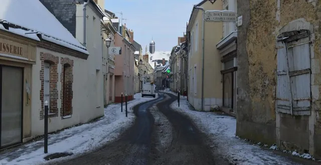 photo  la grande-rue tient son nom de sa grande activité d’antan.  &copy;  le maine libre 