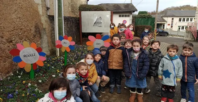 photo  les élèves de gs et cp sensibilisés à la sécurité routière.  &copy;  le maine libre 