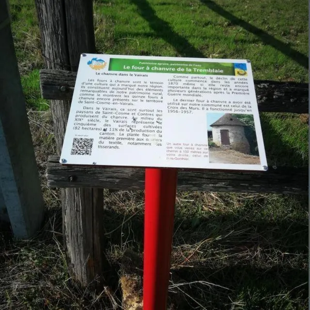photo les panneaux du sentier d’interprétation à saint-cosme.  ©  le maine libre