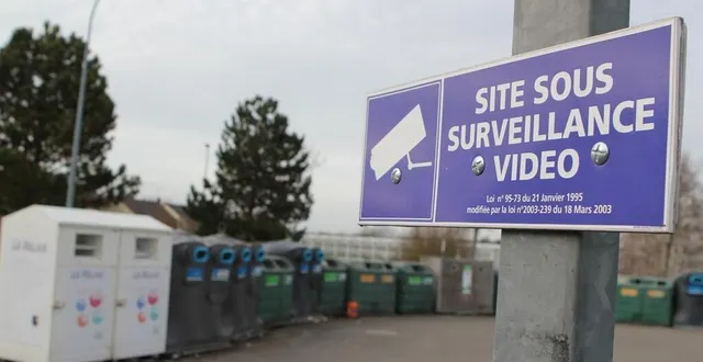 photo  le point de collecte du leclerc est le plus important du pays fléchois. c’est aussi celui qui pose le plus problème.  &copy;  le maine libre 