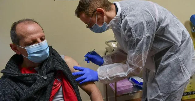 photo  une campagne de vaccination a été lancée pour la vaccination des sapeurs-pompiers professionnels et volontaires de 50 ans et plus.  &copy;  archives le maine libre -yvon loue 