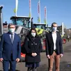 photo  de gauche à droite, patrick dallennes, le préfet de la sarthe, béatrice latouche, vice-présidente régionale, et étienne bourasseau, directeur industriel de claas tractor mardi 23 février 2021 sur le site du mans. 