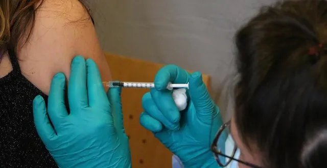 photo  un centre de vaccination a ouvert à sablé le 16 février, uniquement pour le personnel soignant de moins de 65 ans.  &copy;  ouest-france 
